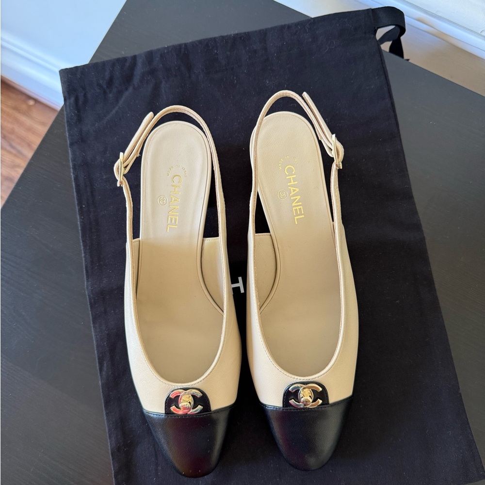 Chanel Slingback Flats Blk/Nude Goatskin SZ: 35 New Spring/Summer Collections 25 - Picture 7 of 7